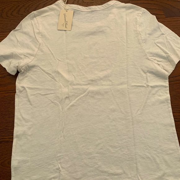 Women’s tshirt size M . New with tags. - Picture 2 of 4